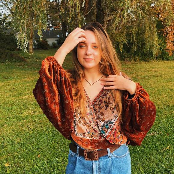 Meet your Posher, Kelsey - Picture 1 of 1